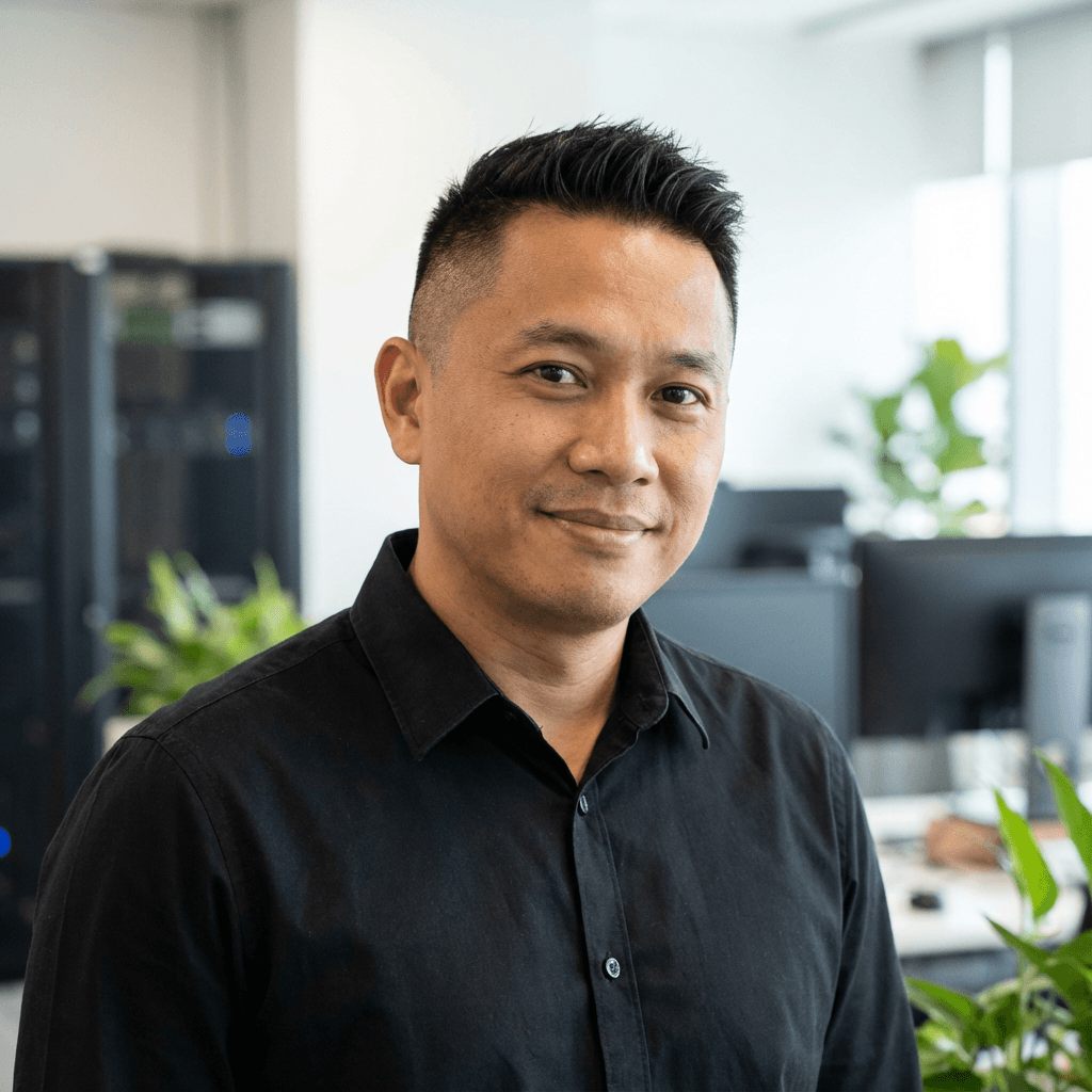 Carlos Diaz, Operations Manager